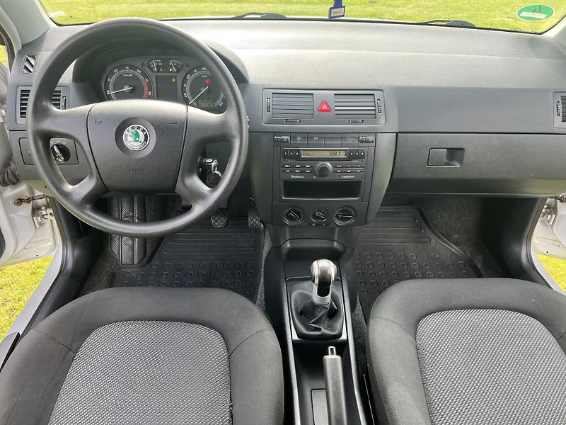Škoda Fabia 1.4 59KW,TZ,KLIMA,TEMPOMAT,ESP - fotka 32 z 45