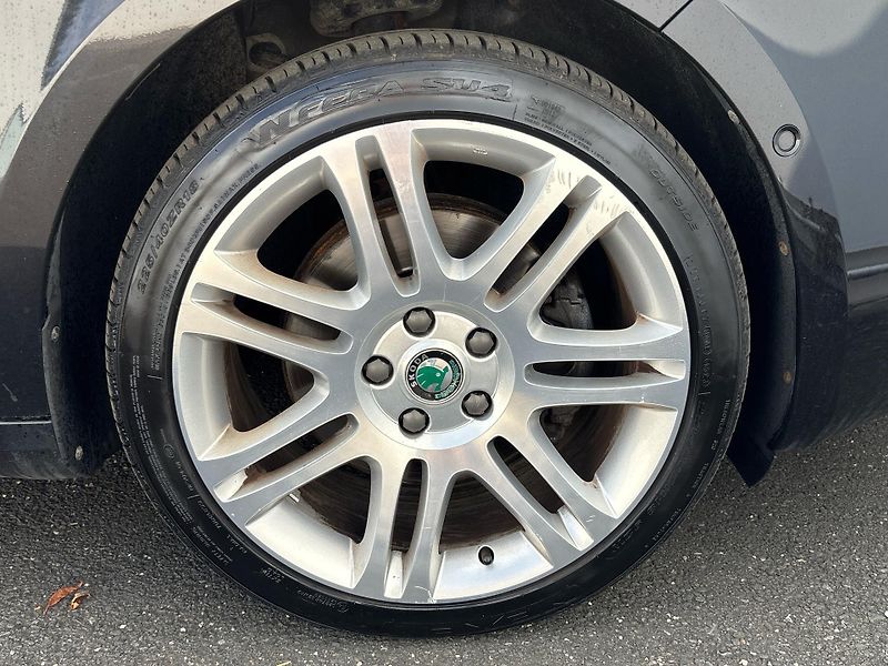 Škoda Superb ELEGANCE - fotka 29 z 29