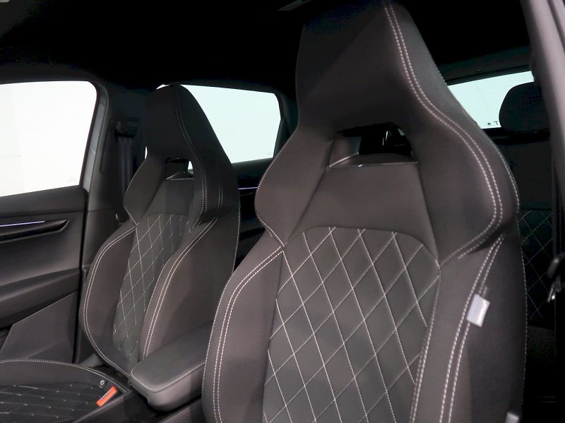 Škoda Karoq (2026) SPORTLINE 2.0TDI 110KW 4X4 DSG - fotka 11 z 35