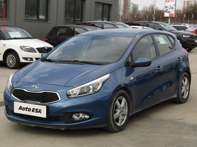 Kia Ceed (2012) 1.4 CRDi, ČR, AC, +kola - fotka 3 z 16