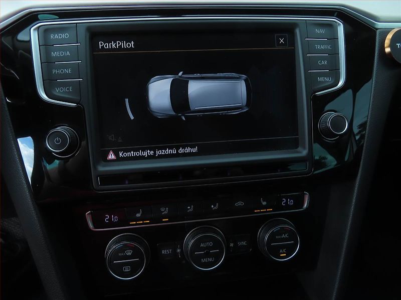 Volkswagen Passat (2016) 2.0 TDI, Automat, Kůže, Navi - fotka 20 z 21
