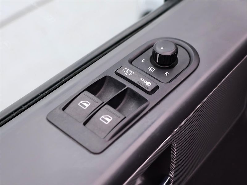 Volkswagen Multivan 2,5 TDI 96kW Comfortline - fotka 15 z 29