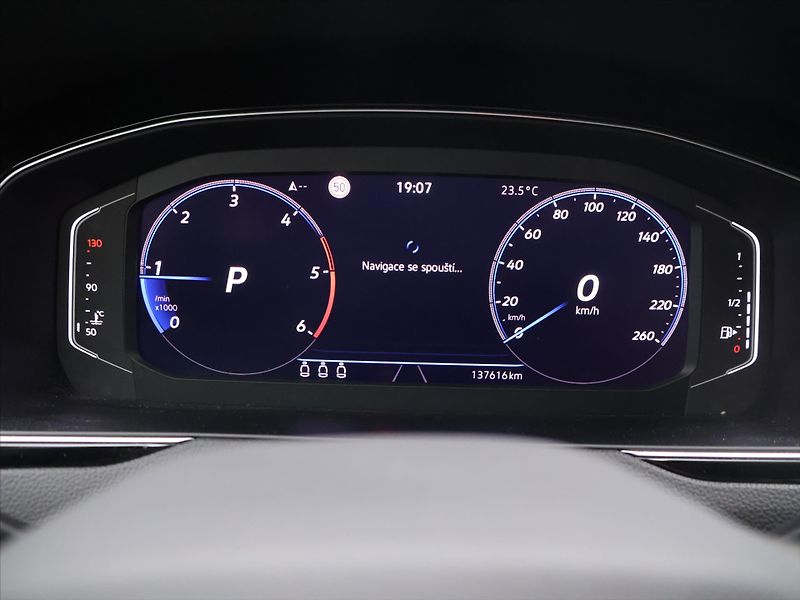 Volkswagen Passat 2,0 TDI 110kW DSG Business DPH - fotka 14 z 25
