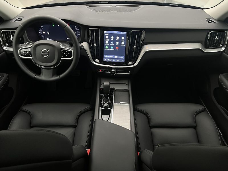 Volvo V60 B4 DARK PLUS AUT - fotka 2 z 45