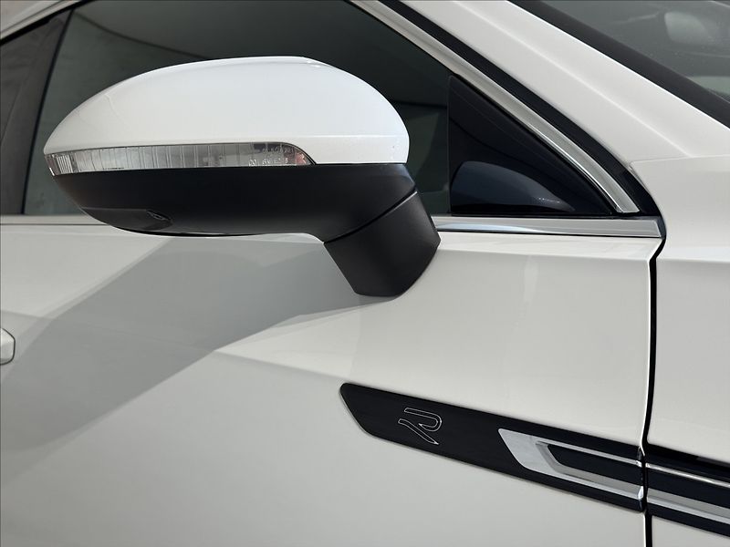 Volkswagen Arteon Shooting Brake 1,4 TSi  DSG eHybrid R-line 36 - fotka 7 z 48