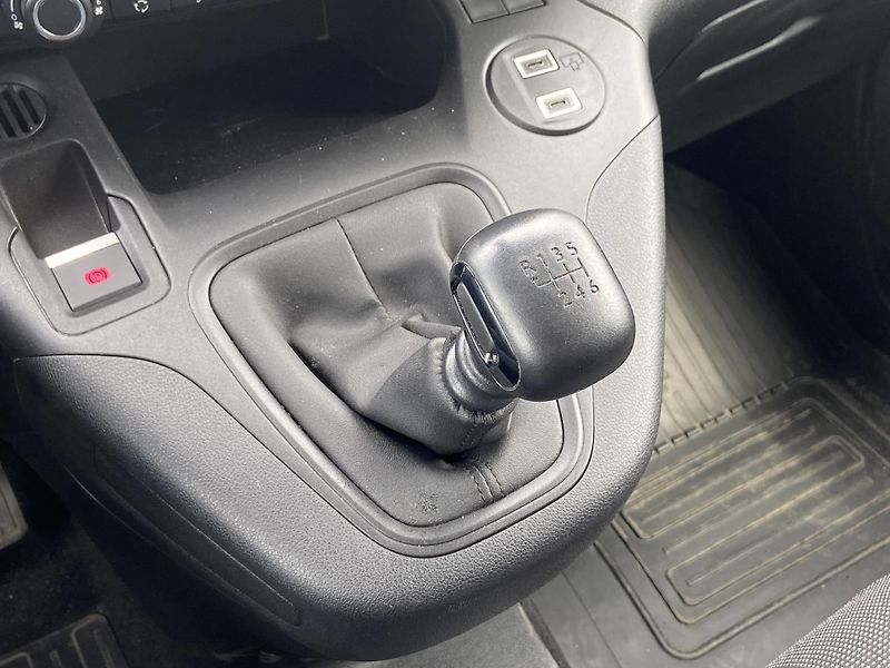 Toyota ProAce City 1.5 D-4D 130k Long Active Mult - fotka 21 z 21