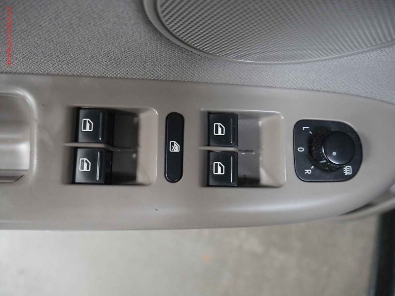 Volkswagen Golf Plus (2009) 1.4 16V, AC, park.čidla - fotka 17 z 18