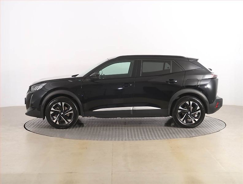 Peugeot 2008 (2022) GT 50 kWh, SoH 100% - fotka 3 z 22