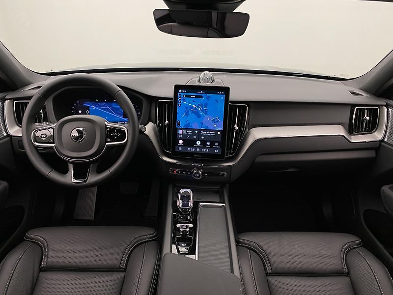 Volvo XC60 T8 AWD RECHARGE BLACK EDITION - fotka 2 z 63