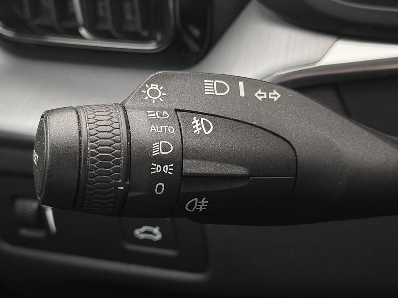 Volvo XC60 D4 AWD MOMENTUM PRO  - fotka 28 z 42