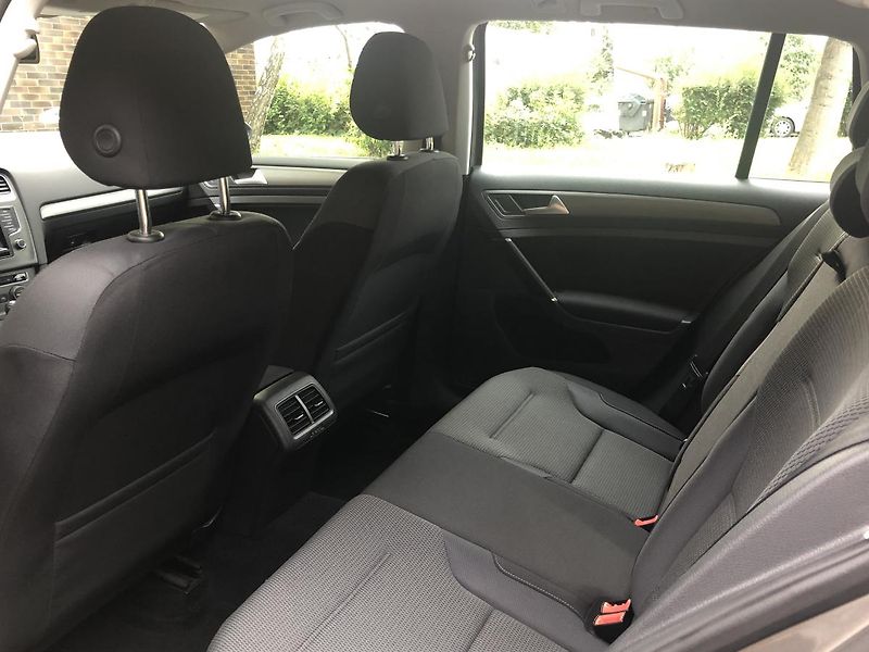 Volkswagen Golf (2013) 1,6TDI DSG Comfortl. Nez. top. - fotka 29 z 65