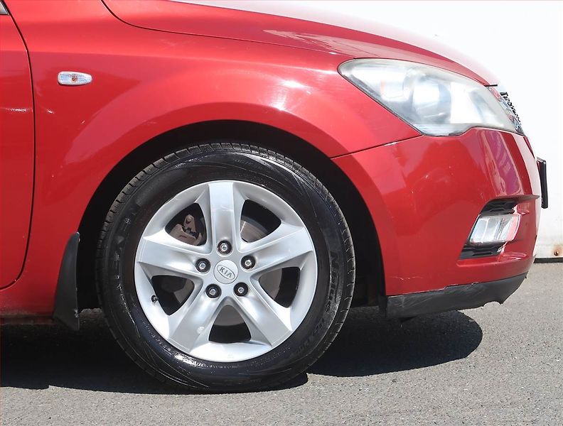 Kia Ceed (2011) 1.4 CVVT, ČR,1.maj, Serv.kniha - fotka 14 z 17