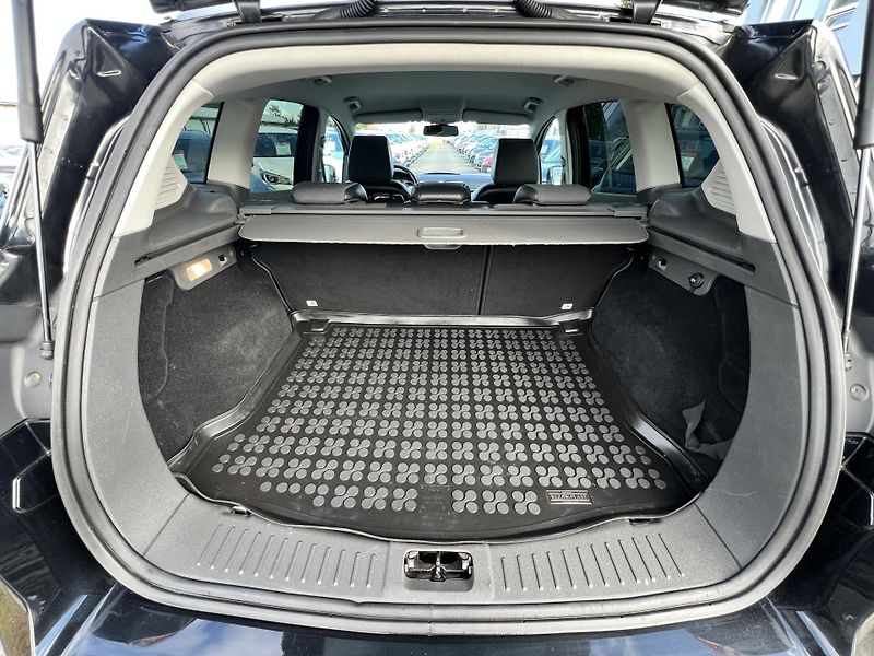 Ford Kuga 2.0TDCi 4x4 TEMPOMAT KLIMA ALU - fotka 26 z 40