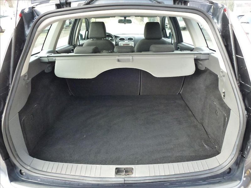 Ford Focus 1,6 16V  Elegance - fotka 19 z 48
