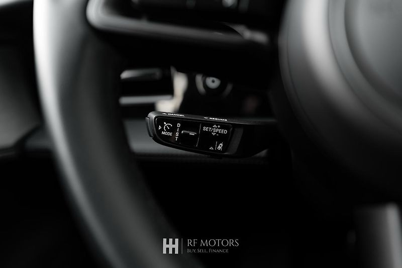 Porsche Taycan (2024) 320kW - fotka 36 z 50
