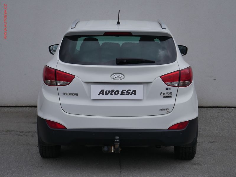 Hyundai ix35 (2012) 2.0 CRDi, ČR, AC, TZ, park - fotka 5 z 23