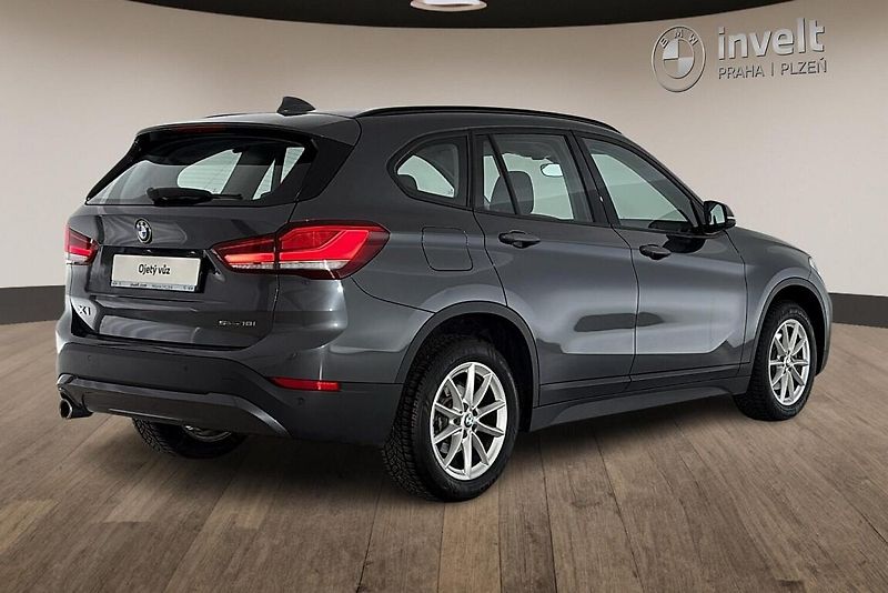 BMW X1 sDrive18i - fotka 3 z 24