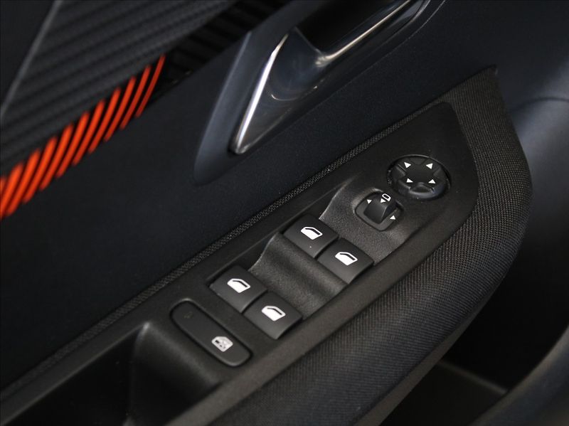 Peugeot 208 1,2 PTech 74kW AT 37tkm. - fotka 16 z 21