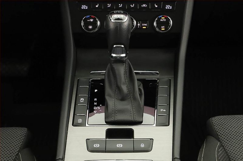 Škoda Superb (2019) Ambition 2.0 TDI, 4X4 - fotka 10 z 16