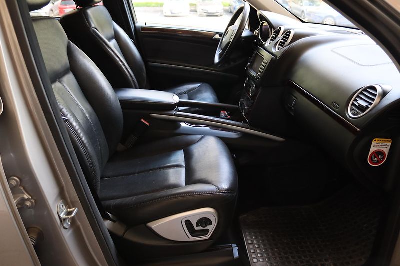 Mercedes-Benz GL 420CDI 4MATIC 225kW - fotka 44 z 48