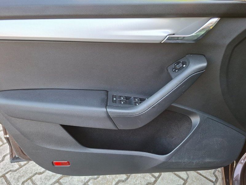 Škoda Octavia (2014) 1.4TSI 103kW 6MAN -1.MAJITEL - fotka 22 z 40