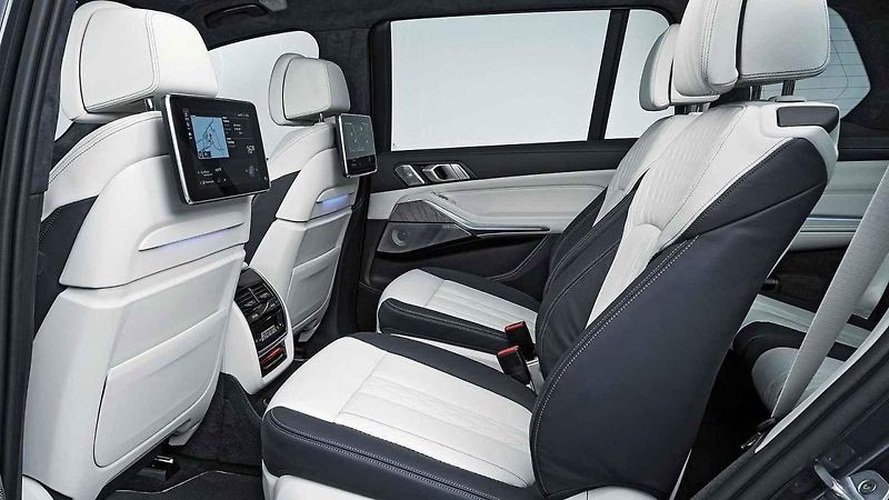 BMW X7 vs. Mercedes GLS vs. Volvo XC90 vs. Audi Q7