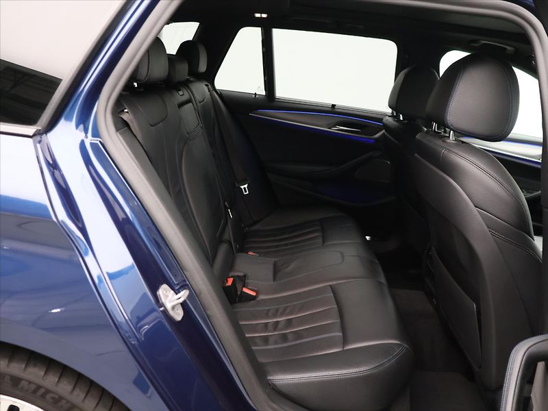 BMW Řada 5 3,0 530d xDrive 195kW M-paket - fotka 14 z 34
