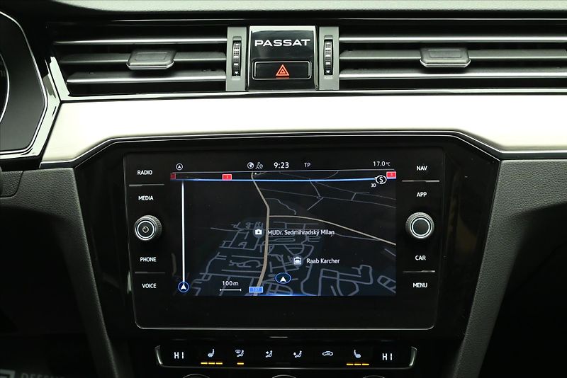 Volkswagen Passat 2,0 TDI 140 kW DSG ELEGANCE Zá - fotka 19 z 32