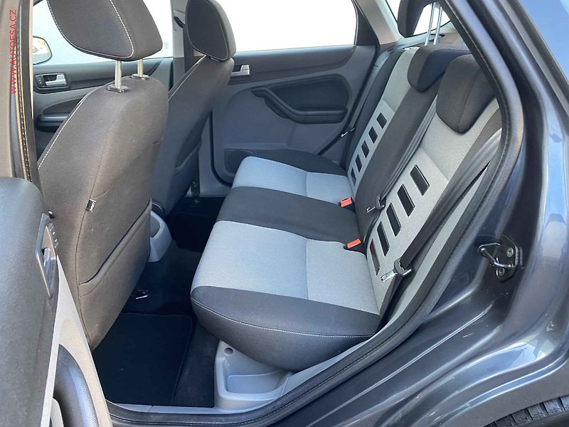 Ford Focus (2010) 1.6 16V, Style, AC - fotka 10 z 16