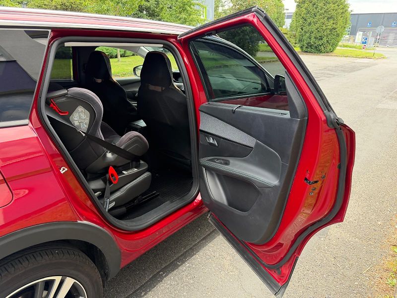 Peugeot 5008 1,5 HDi ALLURE PACK /1.maj./ČR - fotka 15 z 26