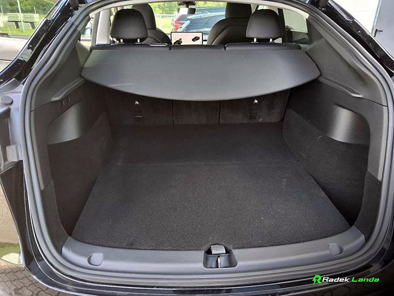 Tesla Model Y (2023) Standard Range | LFP, RWD, AMD - fotka 10 z 10
