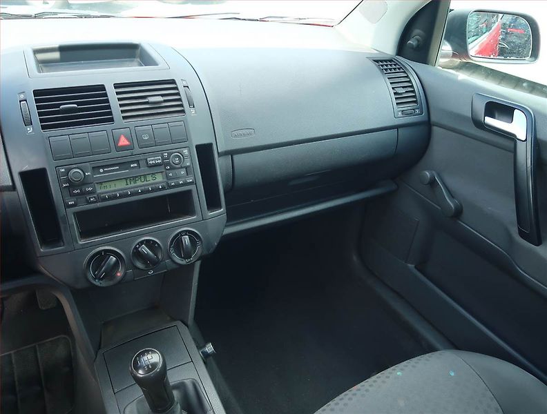 Volkswagen Polo (2003) Trend 1.2, po STK, servisované - fotka 8 z 13