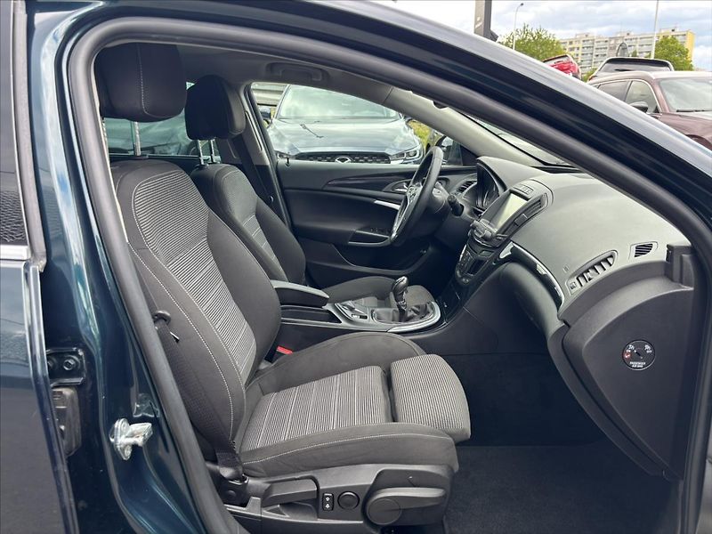 Opel Insignia 2,0 CDTi 125kW 4x4 NAVI KAMERA - fotka 19 z 44