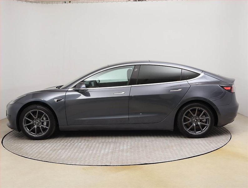 Tesla Model 3 (2020) Std Range Plus 52kWh - fotka 3 z 16