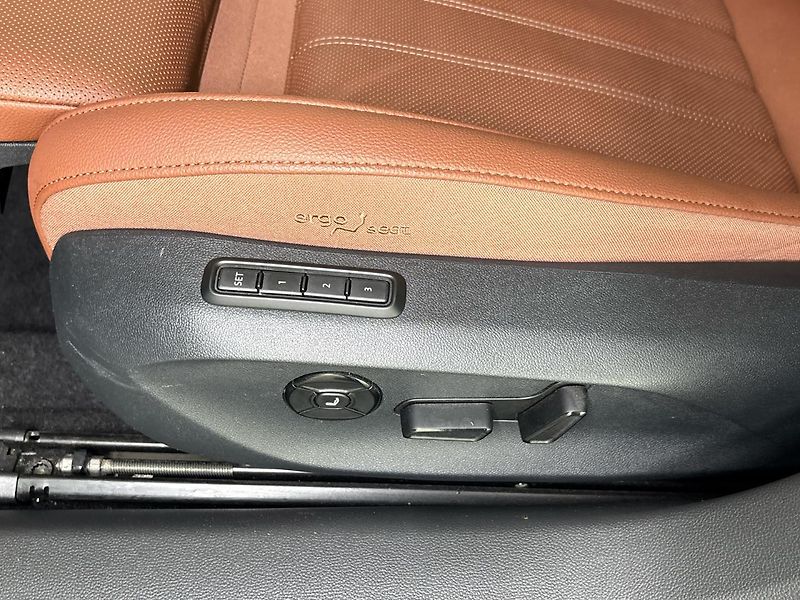 Škoda Superb Laurin & Klement - fotka 27 z 30