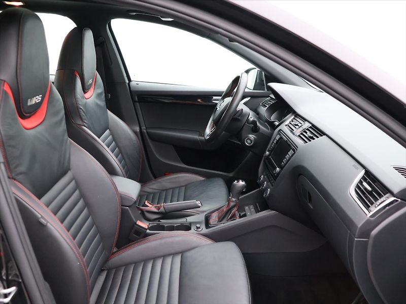 Škoda Octavia 2,0 TSI DSG RS230 CZ Challenge - fotka 12 z 37