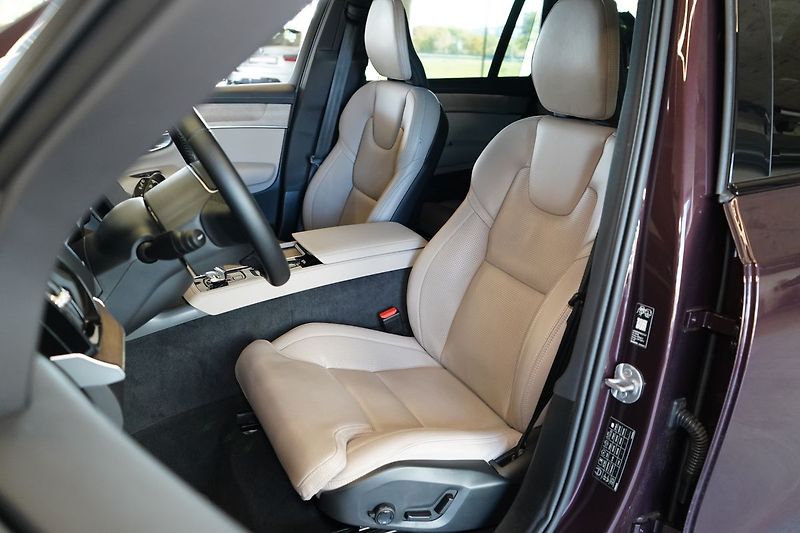 Volvo XC90 T8 PLUS Dark, Vzduch, 360° - fotka 18 z 49