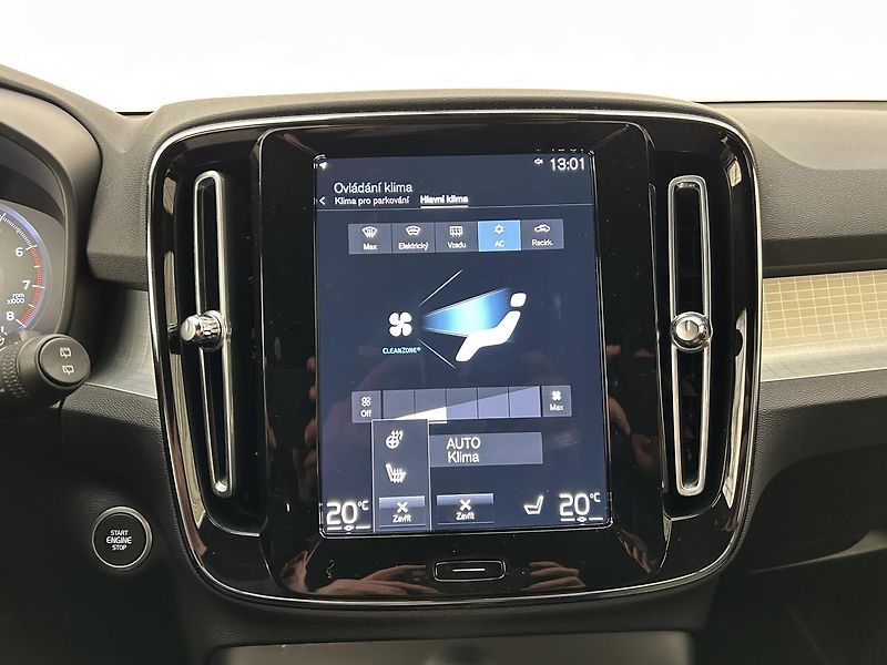 Volvo XC40 2.0  B4 Momentum Pro - fotka 25 z 31