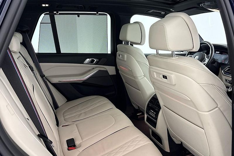 BMW X5 M50i - fotka 14 z 30