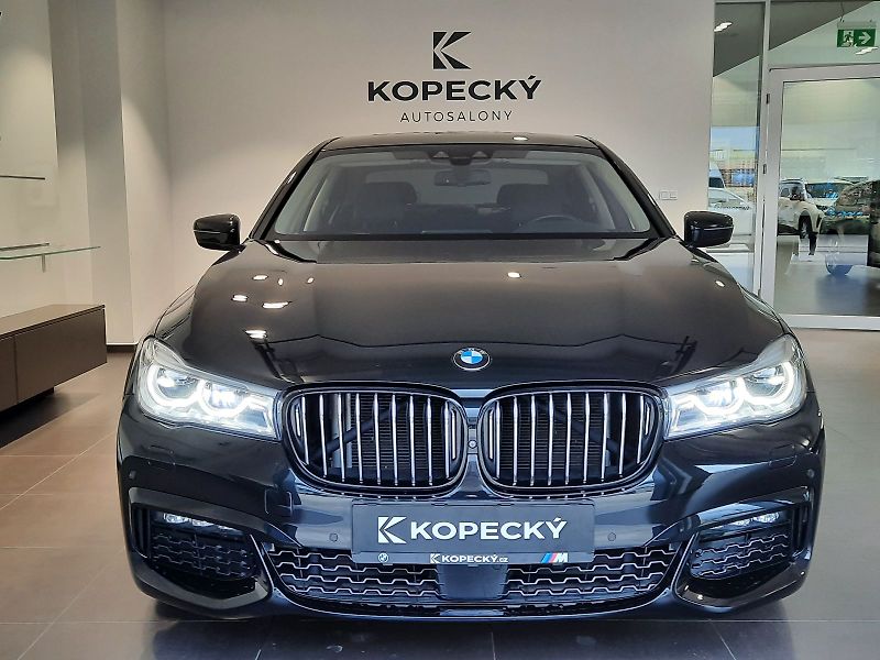BMW Řada 7 (2018) 730d xDrive M Sport - fotka 2 z 12