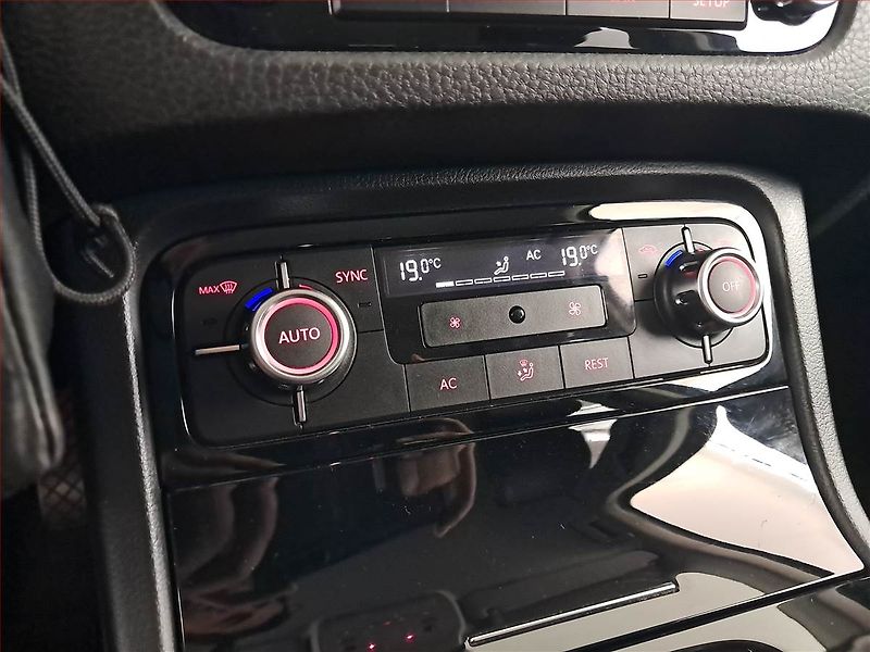 Volkswagen Touareg (2012) 3.0 TDI, 4X4, Automat - fotka 17 z 21