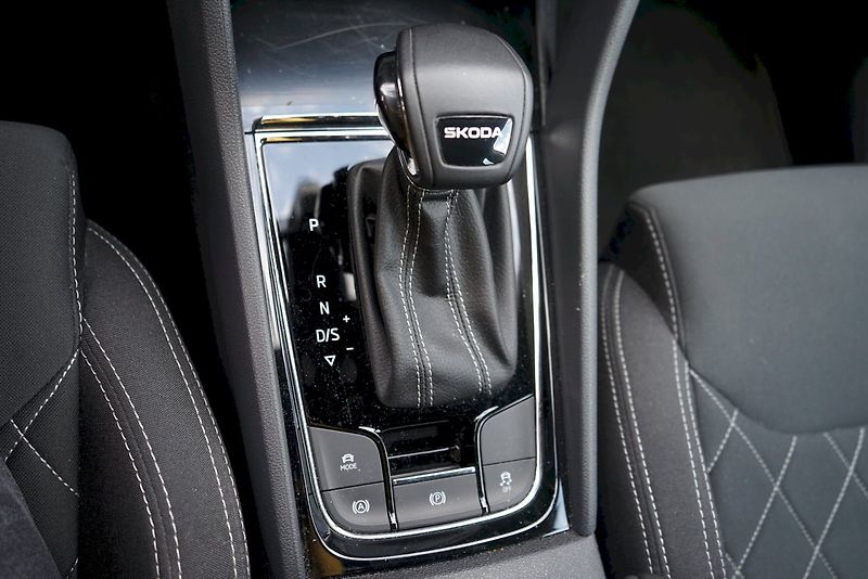 Škoda Karoq (2025) TSI 110 kW DSG Sportline - taž - fotka 23 z 33