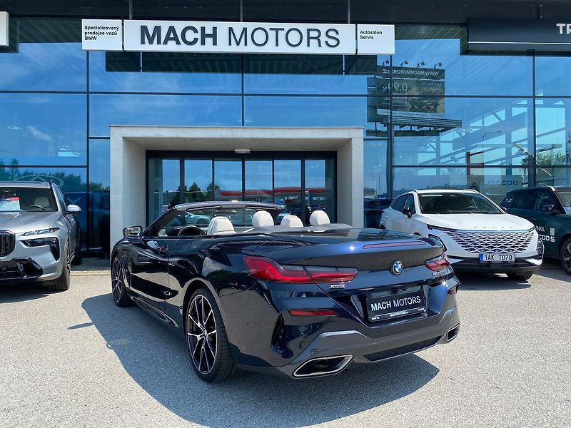 BMW M8 M850i xDrive Cabrio MAX výbava - fotka 10 z 26