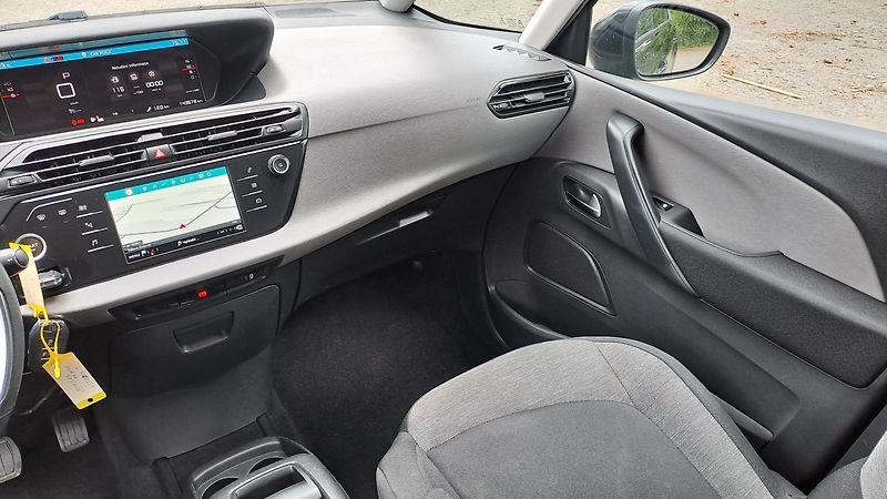 Citroën Grand C4 SpaceTourer 1.5 BlueHDi 130 S&S 7 míst - fotka 16 z 24