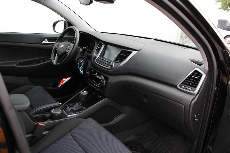 Hyundai Tucson 1,7 CRDi 104 kw - fotka 8 z 22