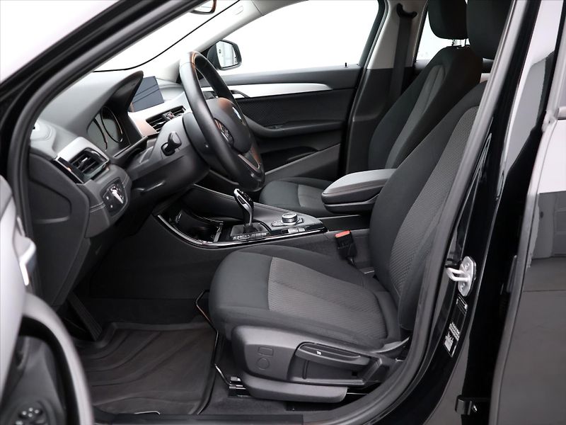 BMW X2 1,5 18i 100kW sDrive CZ - fotka 12 z 36