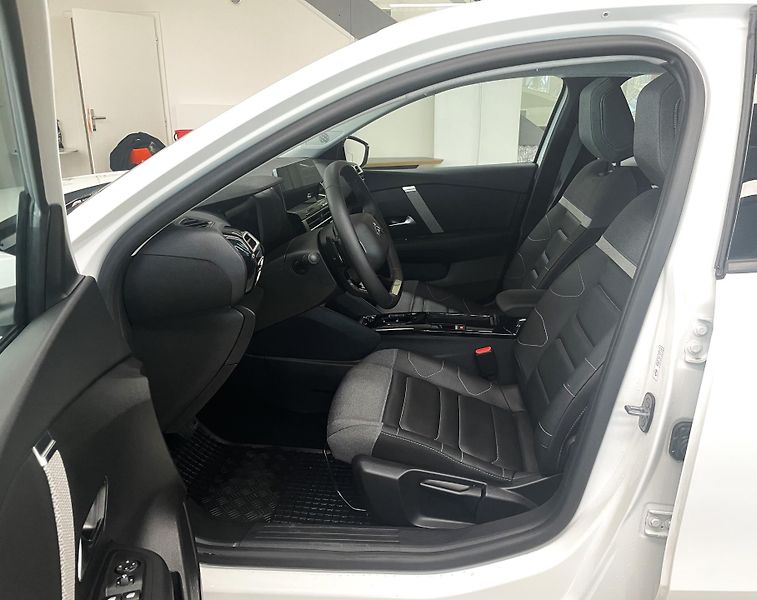 Citroën C4 (2024) PLUS 1.2 PT  130S&S EAT8 - fotka 9 z 23