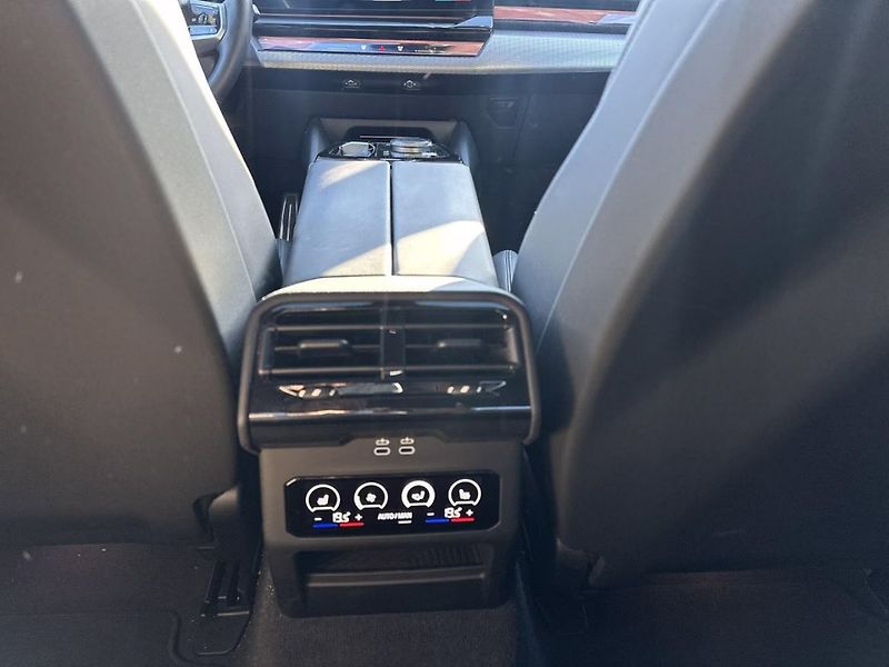 BMW i5 xDrive40 M-Sport B&W Pano HuD - fotka 13 z 14