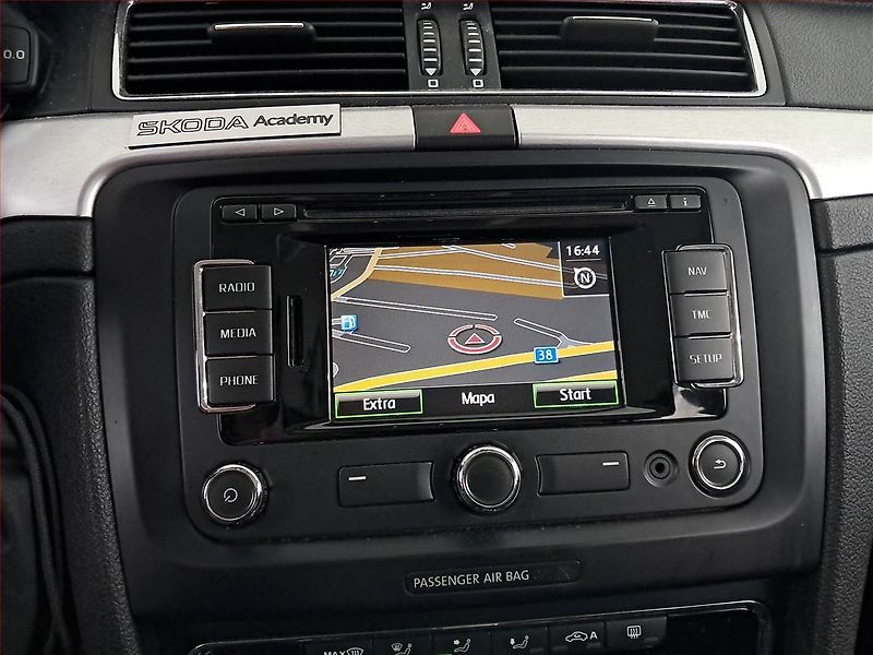Škoda Superb (2014) 2.0 TDI, 4X4, Automat, Kůže - fotka 19 z 24
