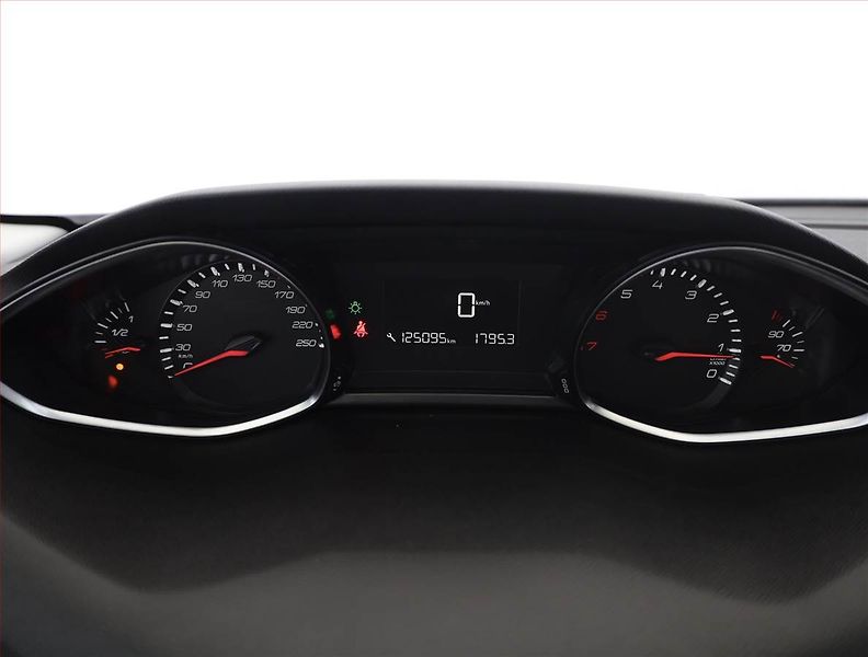 Peugeot 308 (2017) 1.2 PureTech, ČR,1.maj - fotka 8 z 16